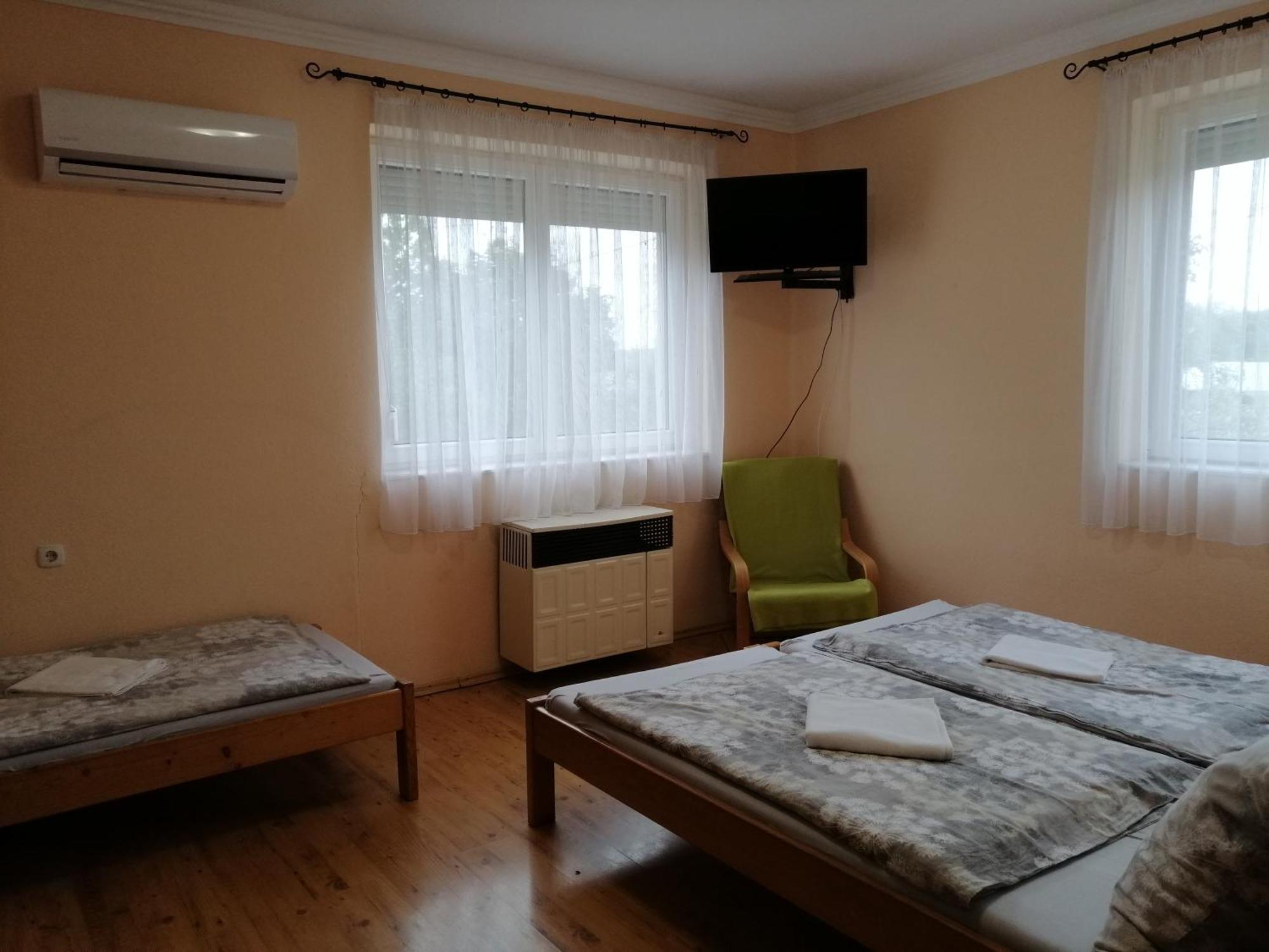 ホテル Oerveny Vendeghaz Tiszafüred 部屋 写真